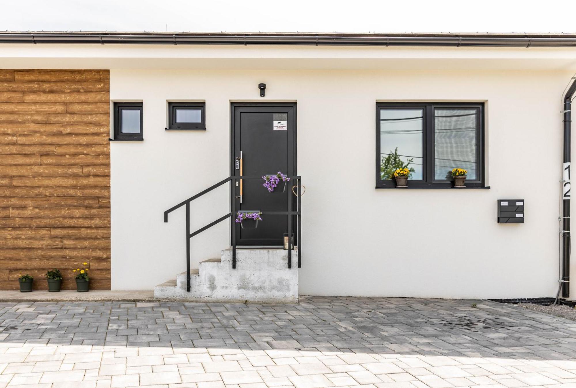 Sunny Apartment With Free Parking ズヴォレン エクステリア 写真